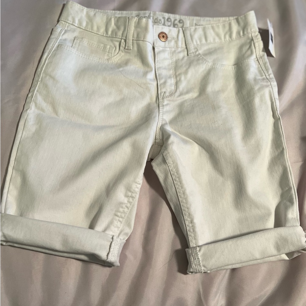 GAP. Girl’s jeans shorts